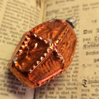 orange-kantet-glas-julekugle-usaedvanlig-gammel-juletraespynt